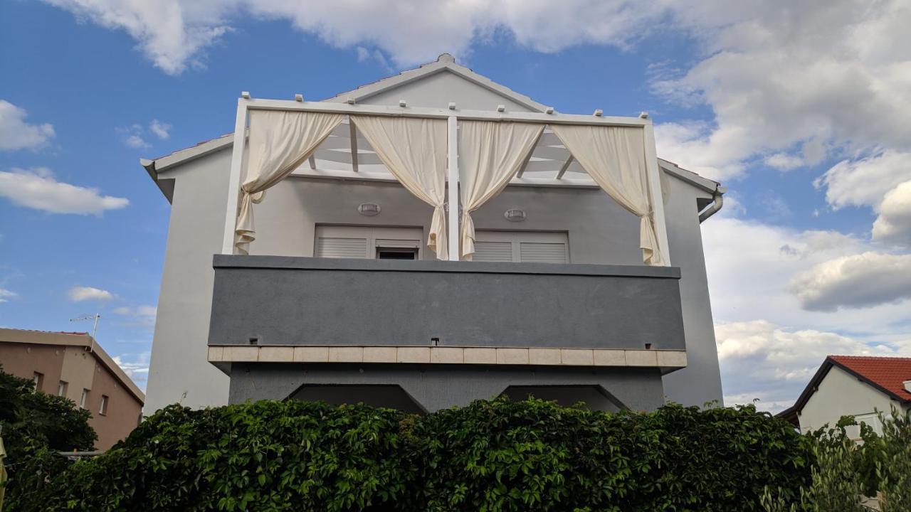 Apartment Marina Vir Ngoại thất bức ảnh